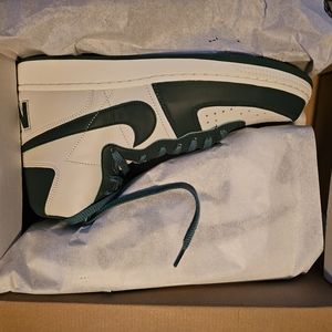 Nike men's 11.5 white and green 11 1/2 new in box